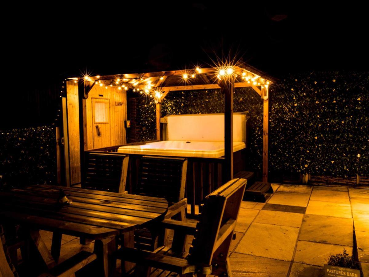 Pastures Barn Villa Leek Esterno foto